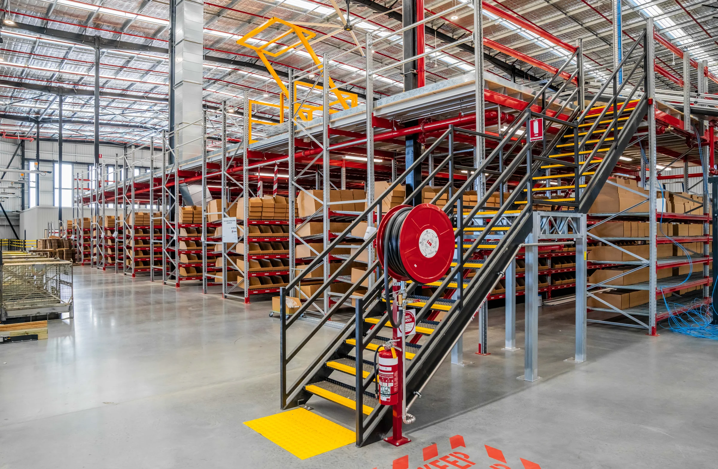 Glassons mezzanine and picking installation