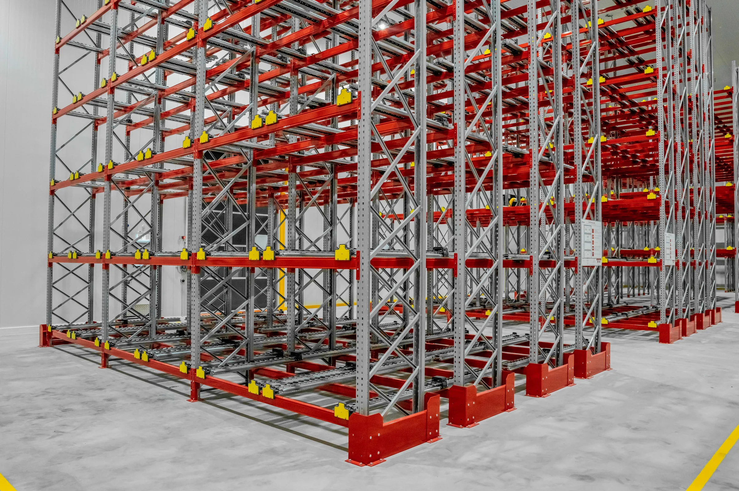 Hasfarm Springrail push-back and selective racking system