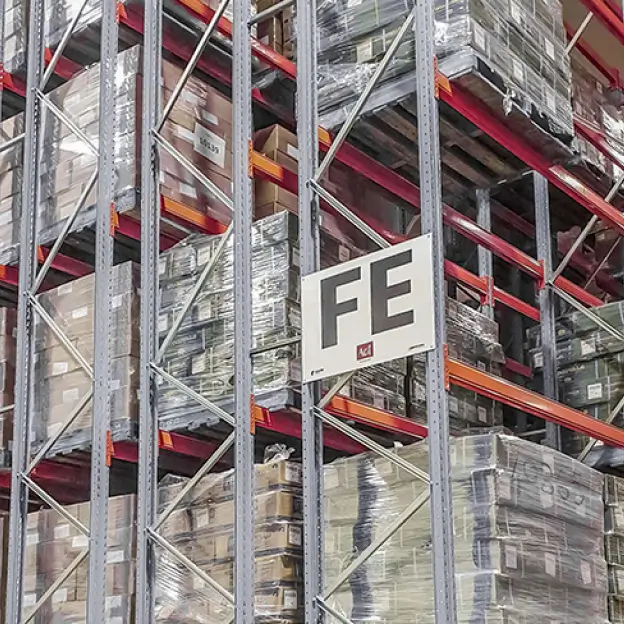 Double-deep pallet racking with front and rear pallet positions for space optimisation