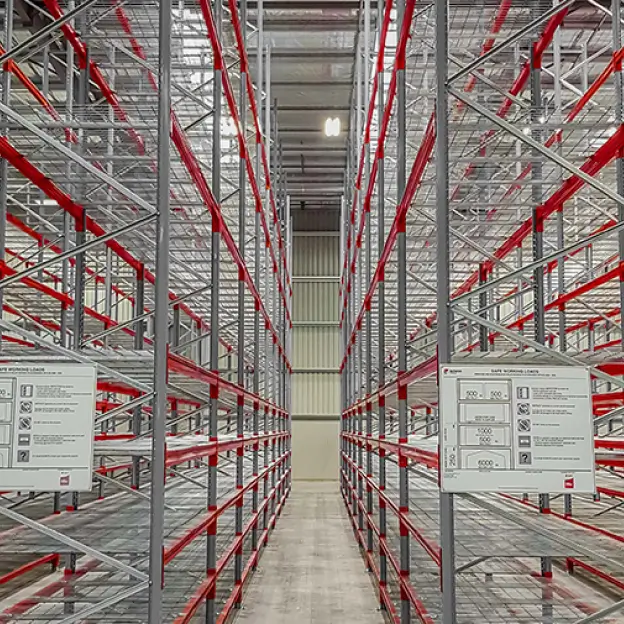 Narrow aisle warehouse racking system to maximise vertical storage capacity
