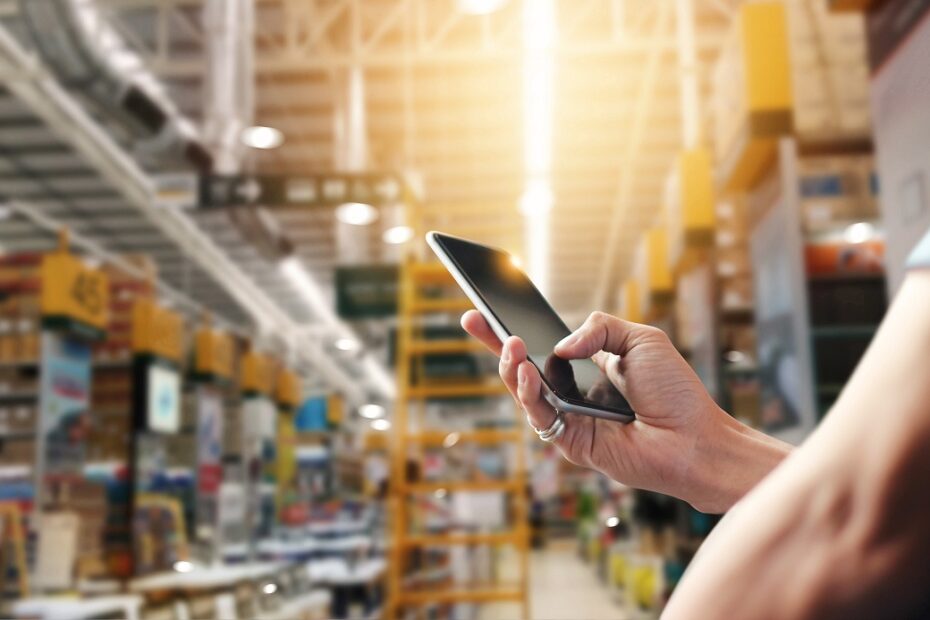worker using paperless warehouse mobile device to manage stock